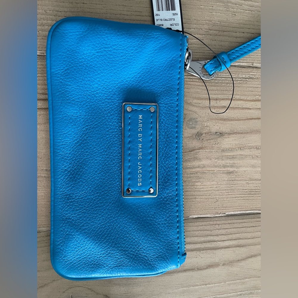 Marc by Marc Jacobs wristlet in electric blue. Gorgeous!